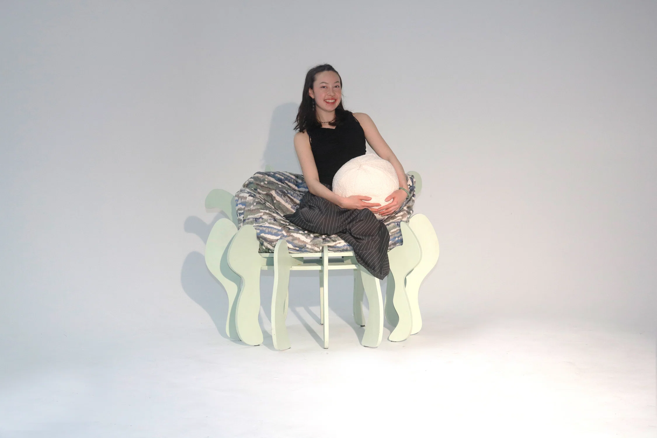 Douzement: a flatpack lounge chair resembling a shell.