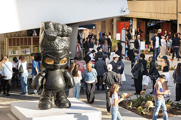 Students on campus at Otis College of Art and Design with art statue