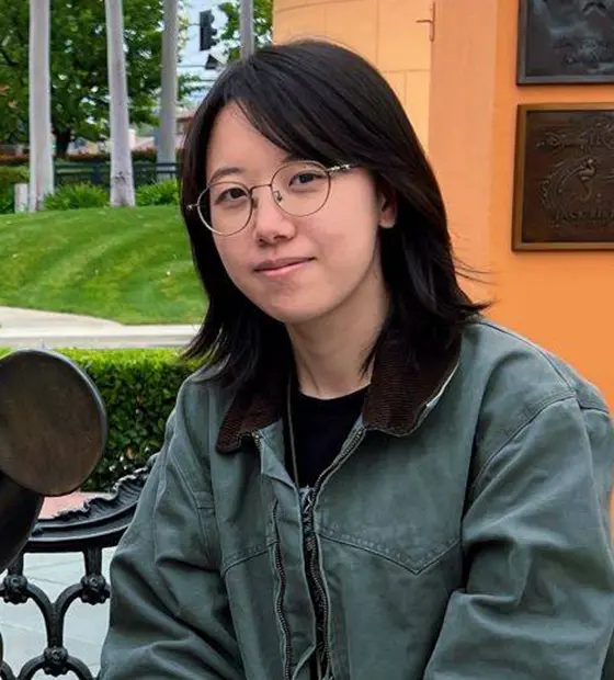 Portrait of Nicole Zhong